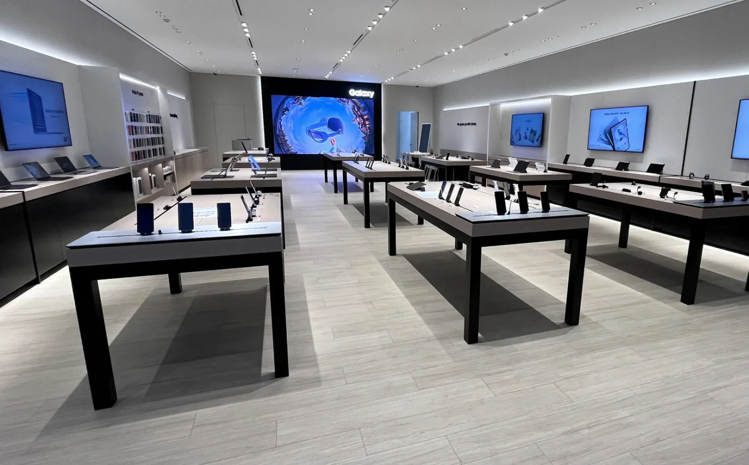 GDS 3.0 index display system in a retail store