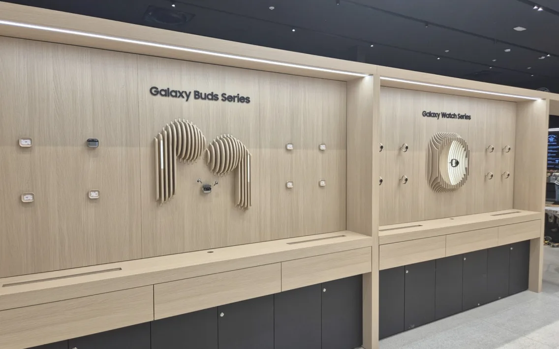 Samsung retail highlight fixture