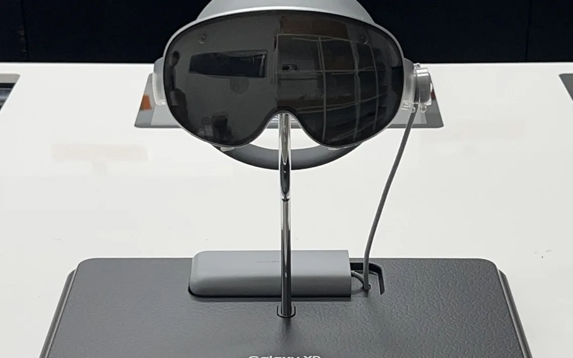 Galaxy XR headset on the mat system